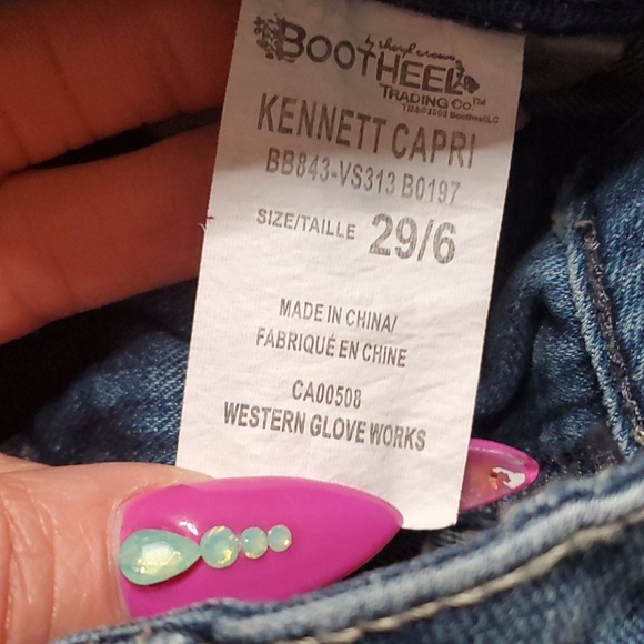 Distressed Capris - Picture 4 of 6